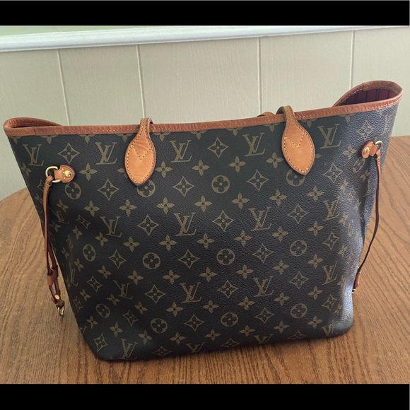Louis Vuitton Handbags - Louis Vuitton Neverfull MM With Red Lining!